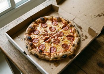 por que a caixa da pizza é quadrada, se a pizza é redonda?