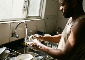 Transforme uma barra de sabão em detergente para o ano inteiro