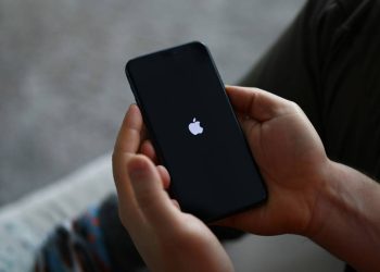 Ajustes do iPhone que economizam bateria de verdade sem travar o desempenho
