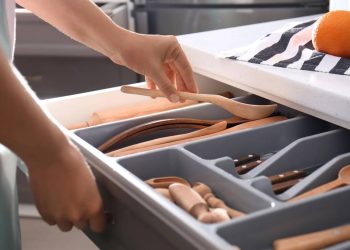 A peça discreta que está transformando a organização das cozinhas brasileiras