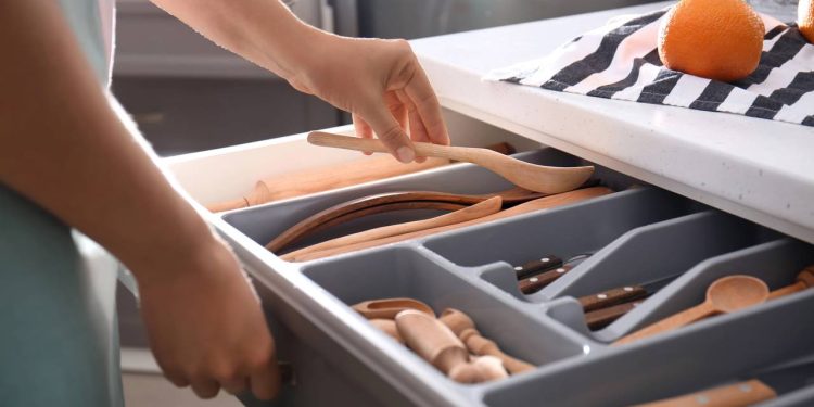 A peça discreta que está transformando a organização das cozinhas brasileiras