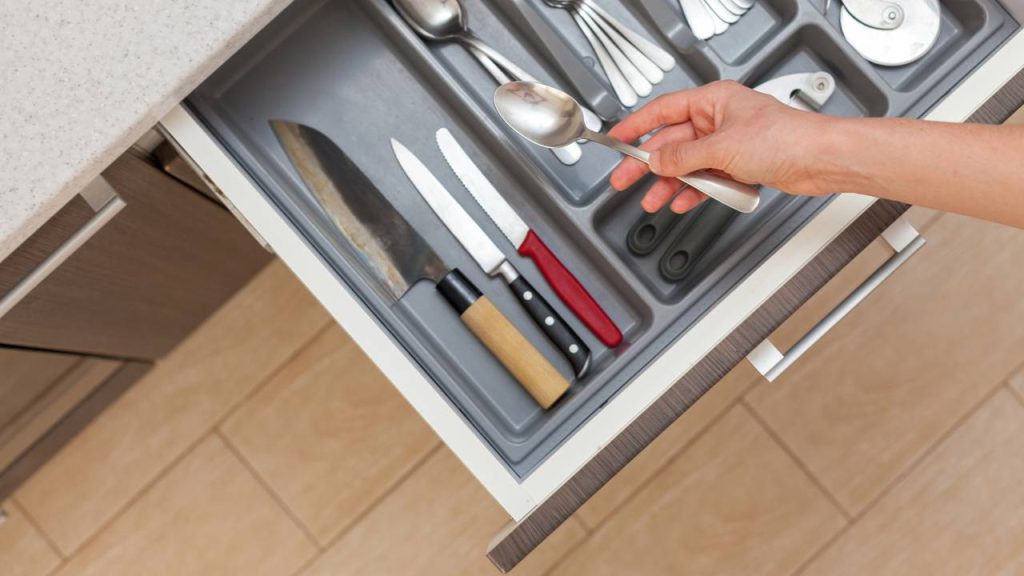 A peça discreta que está transformando a organização das cozinhas brasileiras