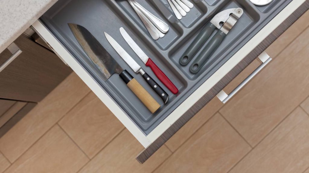 A peça discreta que está transformando a organização das cozinhas brasileiras