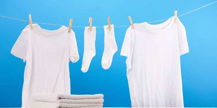 Os truques que ninguém te conta para uma camisa branca impecável