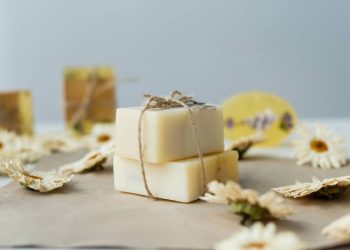 Como fazer sabão em casa usando óleo de cozinha antigo?