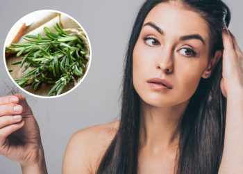 Como usar a água de alecrim para evitar a queda e estimular o crescimento capilar de forma natural