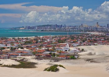 A Cidade do Sol que encanta com dunas douradas e mar com as cores azuis do Caribe