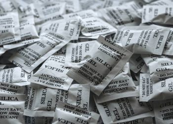 Poucos sabem: para que serve o pacotinho que vem no tênis?