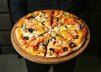 Pizza de liquidificador fácil e fofinha passo a passo completo