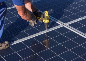 Quanto custa instalar energia solar em casa: valores, fatores e como economizar de verdade