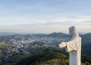 O lugar ideal para viver com calma cercado por montanhas e águas terapêuticas