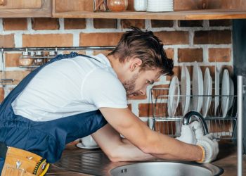 Quanto custa reformar o banheiro e a cozinha em 2025 e como evitar gastos extras