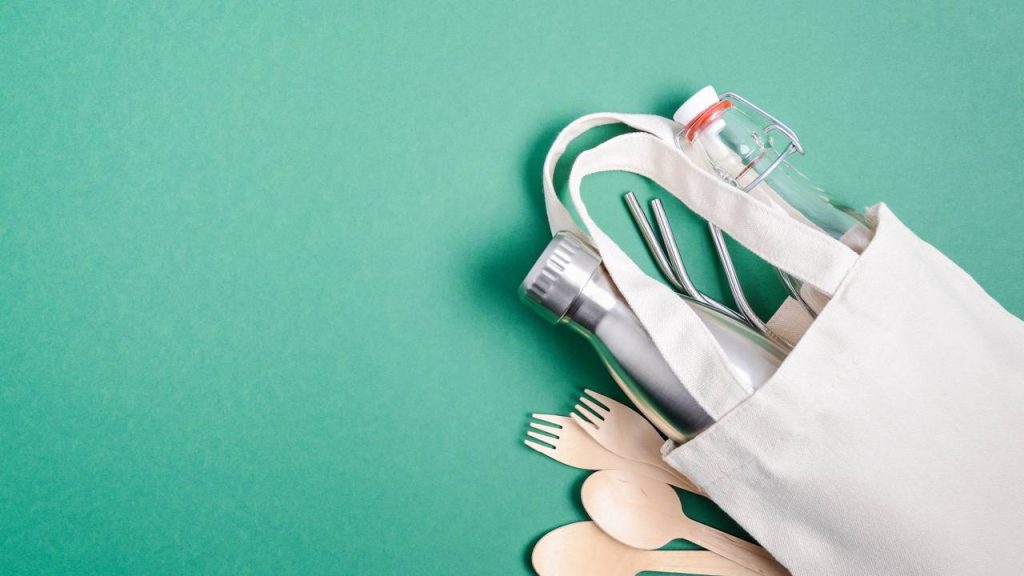 Como limpar corretamente garrafas reutilizáveis e evitar contaminação
