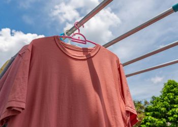 A técnica simples para secar roupa mais rápido e você nunca tentou