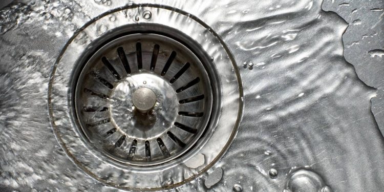 Esse truque simples com ingredientes baratos pode salvar sua cozinha do mau cheiro