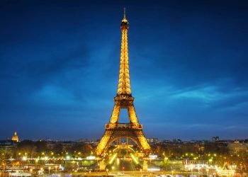 O dia em que a Torre Eiffel quase foi desmontada: o capítulo esquecido que paris preferiu apagar