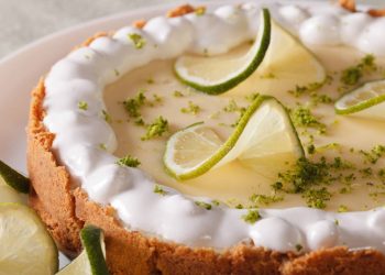 Torta de limão fácil receita prática, cremosa e perfeita para geladeira