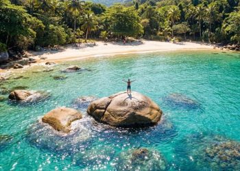 O pedaço de litoral paulista onde preservação ambiental e areia branca se encontram para renovar sua alma