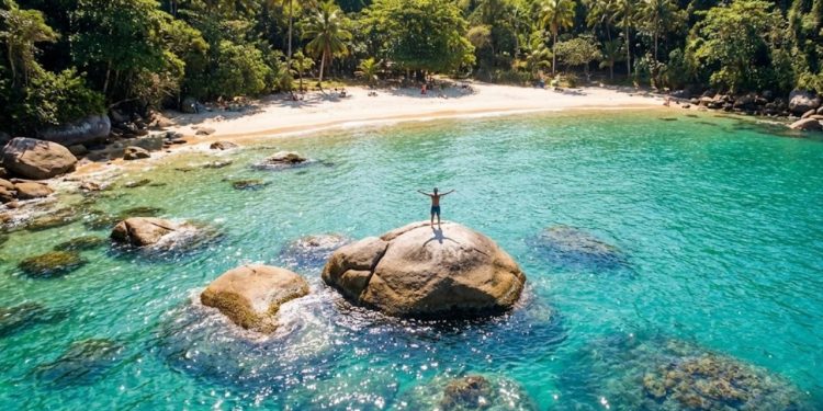 O pedaço de litoral paulista onde preservação ambiental e areia branca se encontram para renovar sua alma