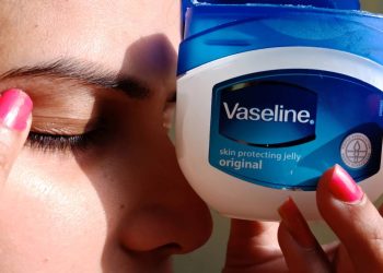 O poder da vaselina para a pele e como ela transforma a sua skincare
