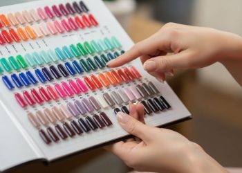5 cores de esmalte que vão dominar as unhas no verão 2026