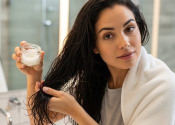 Por que todos dizem que passar óleo de coco nas pontas do cabelo que é um verdadeiro milagre capilar