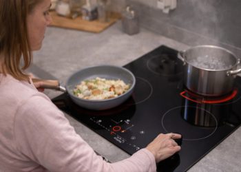 Por que o cooktop por indução está mudando a rotina das donas de casa na cozinha?