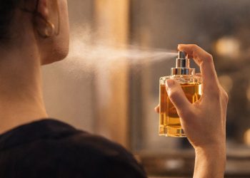 O que leva alguém a repetir o mesmo perfume por anos e nunca querer trocar?