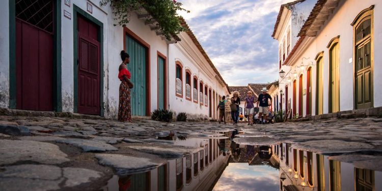 Paraty brilha como o primeiro sítio misto da UNESCO e a joia colonial do Rio de Janeiro // Créditos: depositphotos.com / dabldy