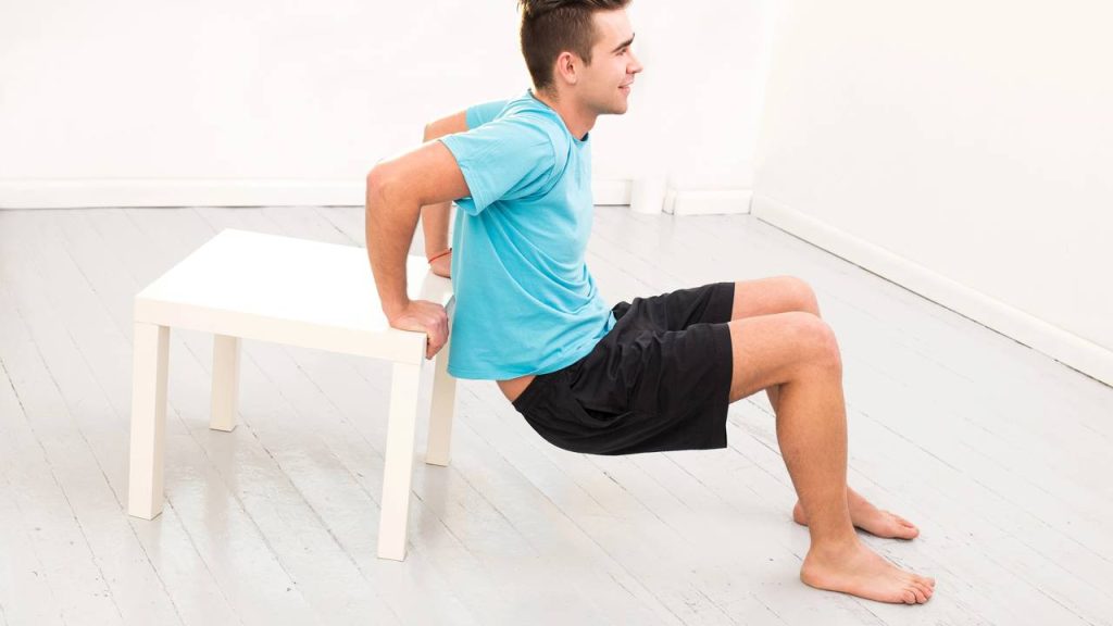 Exercícios para braços sem pesos: o método ignorado que define sem academia