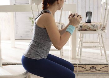 Exercícios funcionais adaptados para casa ajudam a reduzir cansaço e fortalecer o corpo mesmo sem tempo livre