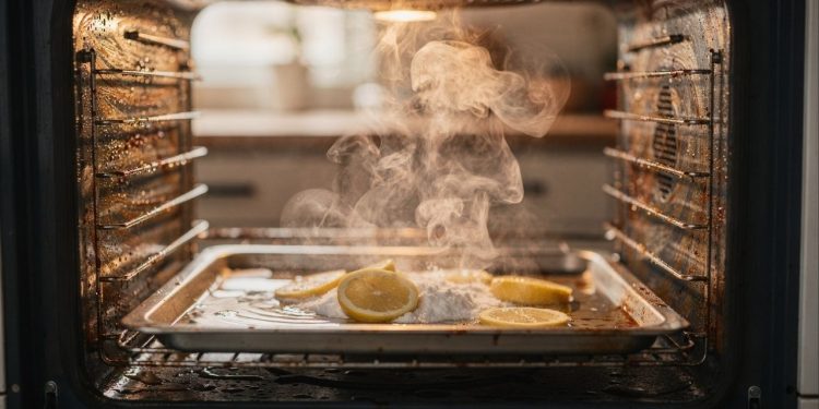 Coloquei esses 4 ingredientes dentro do meu forno e derreteu toda a gordura em 15 minutos