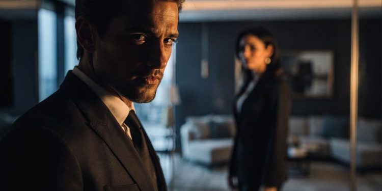 O filme que prova que o verdadeiro risco de um golpe não é perder bens, mas a própria identidade