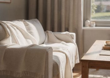 Como proteger móveis do sol usando materiais comuns e baratos em casa