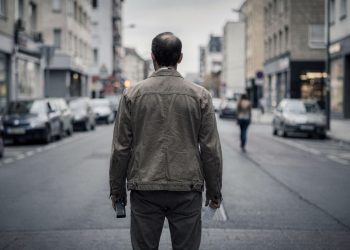 O filme que prova que o verdadeiro pesadelo no apocalipse não é a solidão, mas a chegada de outra pessoa