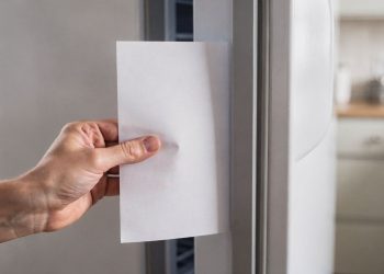 Faça o teste da folha de papel na geladeira e salve sua conta de luz