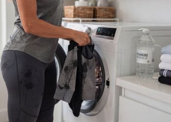 Jeito infalível com ingrediente de cozinha para tirar odor das roupas de treino