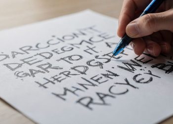 Sua letra muda de tamanho? A psicologia revela que isso indica traços de rebeldia e criatividade
