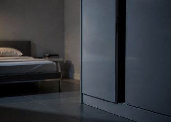 A psicologia explica: o que significa não conseguir dormir com o guarda-roupa aberto?