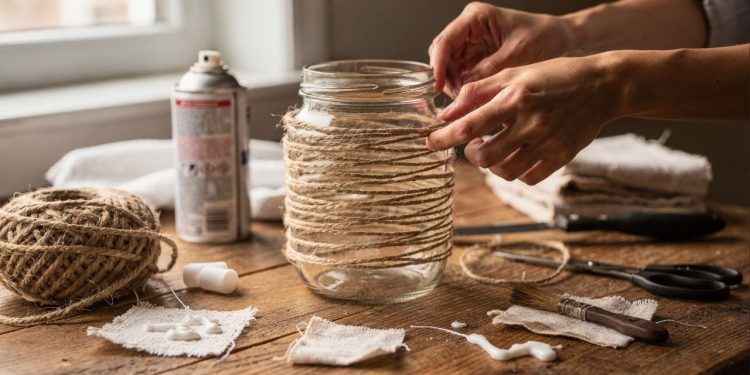 Não jogue fora: transforme potes de vidro em vasos de luxo para suas plantas