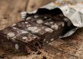 Você sabe o que significa quando o chocolate fica esbranquiçado?