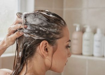 Cabelo fino e sem volume? Esses 5 shampoos resolvem o seu problema de maneira simples