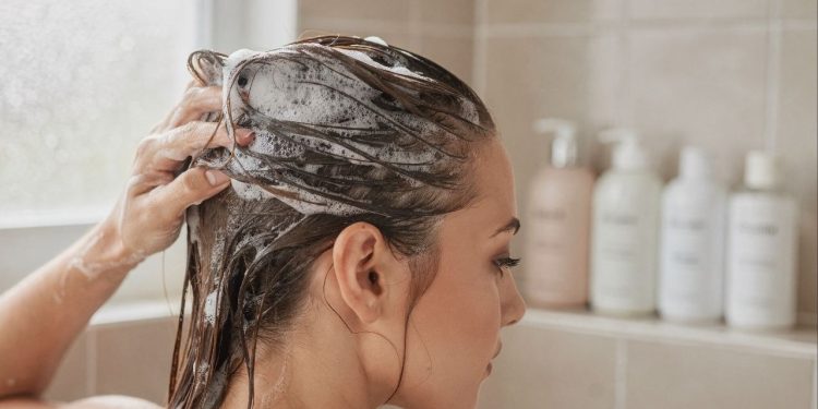 Cabelo fino e sem volume? Esses 5 shampoos resolvem o seu problema de maneira simples