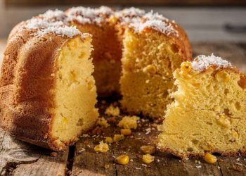 Bolo de milho enlatado no liquidificador: receita prática, fofinha e muito cremosa