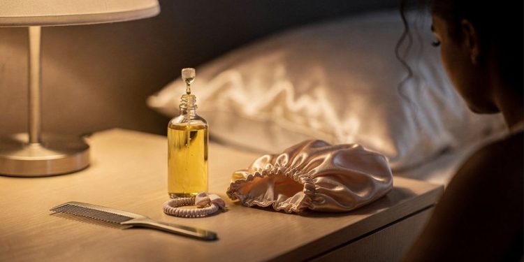 4 hábitos para cuidar do cabelo à noite e acordar com ele sempre bonito e saudável