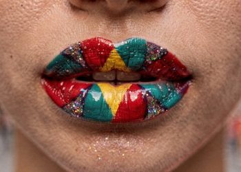A maquiagem de Carnaval nos lábios que promete chamar atenção nos blocos de 2026
