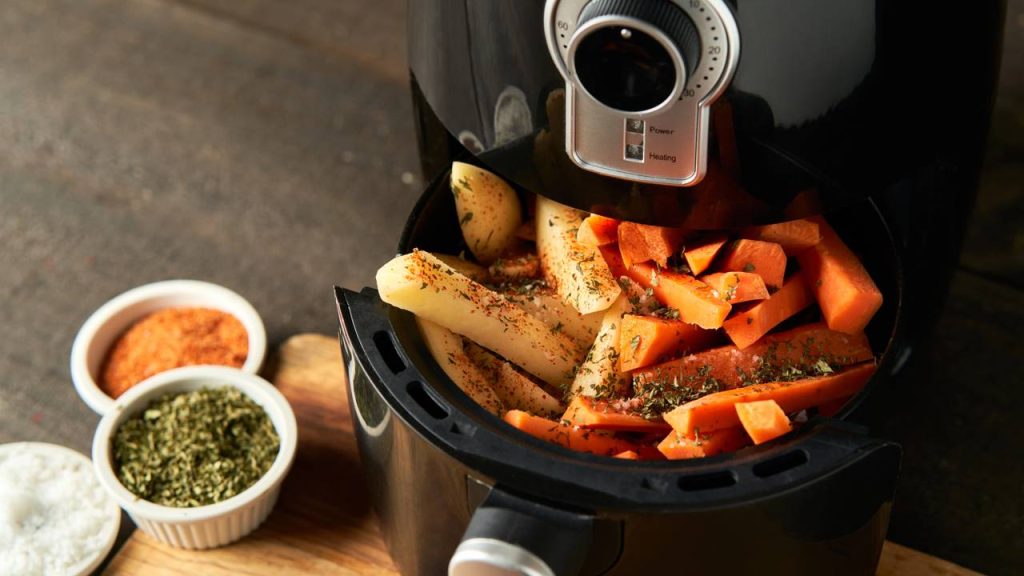 Air fryer na rotina doméstica: o atalho que simplificou a cozinha brasileira