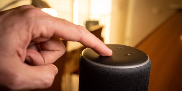 Veja como assistentes virtuais controlam sua casa sem precisar de reformas