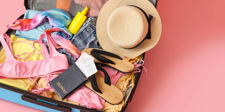 Quem monta uma mala de verão assim viaja mais leve e estilosa