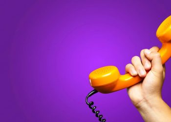 O hábito de dizer alô tem uma explicação antiga que você não sabe